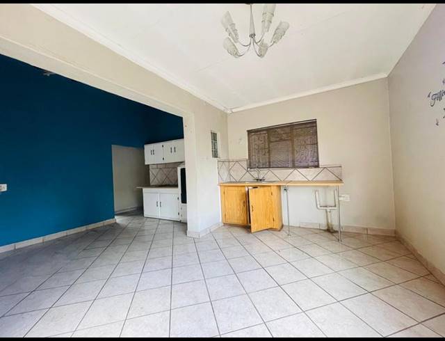 6 BEDROOM HOUSE FOR SALE IN NEW STATE AREA